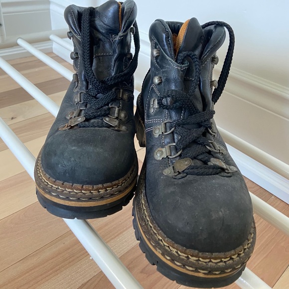 Winter Hiking style boots - Picture 2 of 4